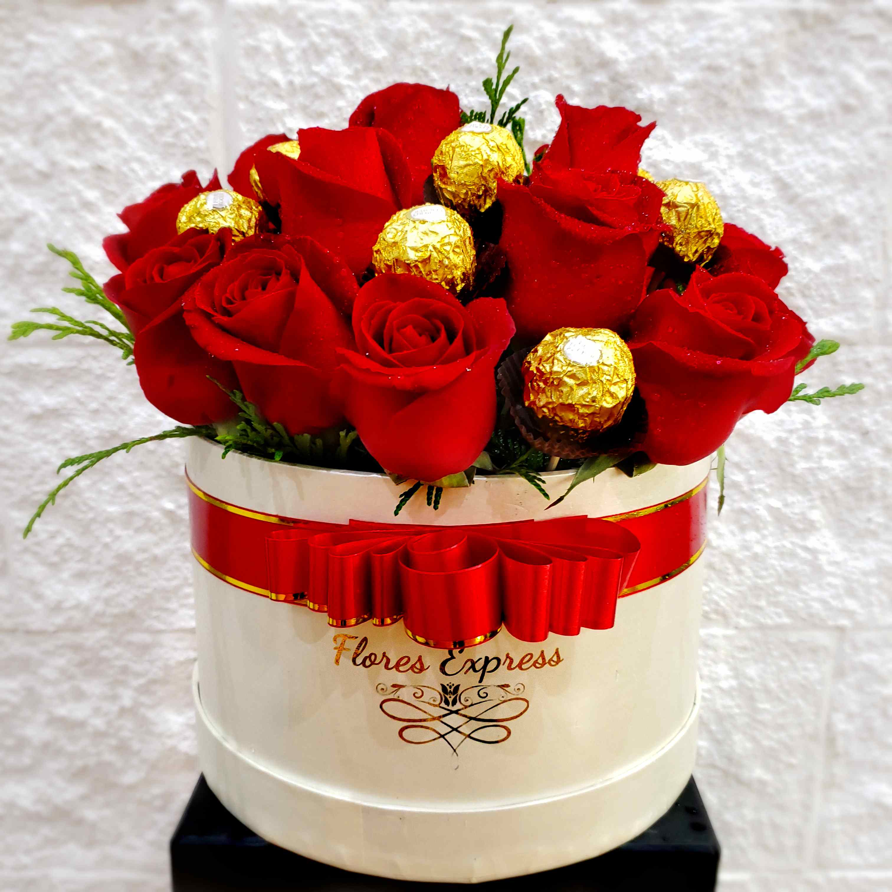 Envio y venta de flores ,rosas, plantas,arreglos florales ,regalos y desayunos a domicilio con delivery gratis en la Ciudad Autonoma de Buenos Aires y con costo de envo en localidades del Gran Buenos Aires asi como delivery de flores y plantas a travs de florerias asociadas en todas las provincias de la Argentina, Buenos Aires, la Pampa, Tucuman, La Rioja, Ro Negro, Entre Rios, Corrientes, Misiones, Neuquen, Chubut, Tierra del Fuego, Santa Cruz, San Luis, Mendoza, Cordoba, Jujuy, Formosa, Santiago del Estero, Salta, Chaco, Catamarca ,San Juan, y ademas realizamos el delivery de flores ,coronas,palmas , plantas y regalos a todas las ciudades de Argentina, Mar del Plata, Crdoba, Buenos Aires, con cargo en Santa Rosa, La Plata, Bella Vista, Neuquen, Pilar, Paran, Posadas, Resistencia, Cipolleti y mas de 300 ciudades y localidades en todo el territorio de nuestro pas, asi como tambien tenemos la posibilidad de enviar flores a casi todo el mundo en cuestion de horas